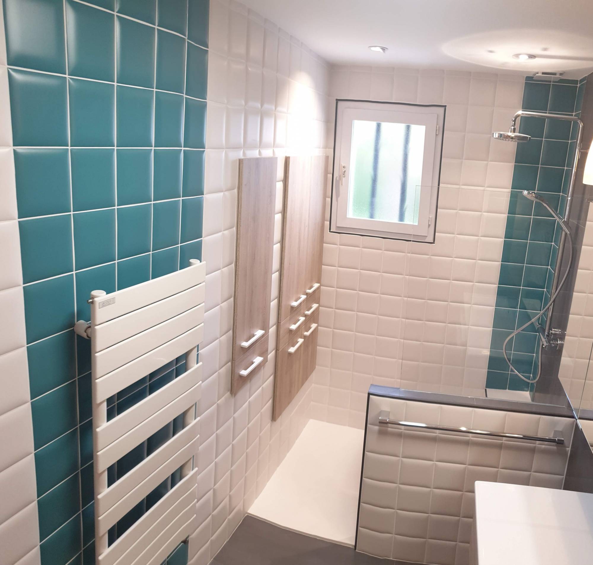 Salle de bains en carreaux 3D Coussin Effet Matelassé Blanc & Turquoise Mat