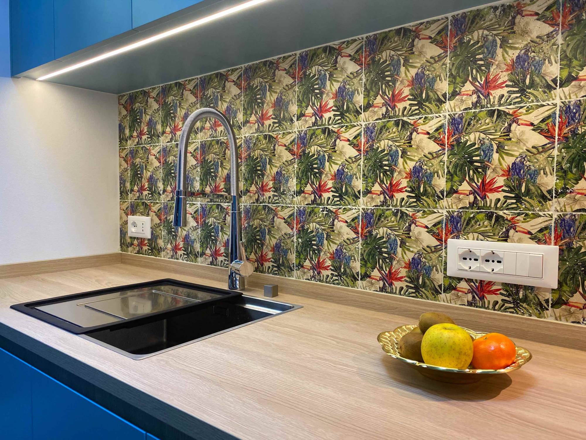 Crédence de cuisine en pierres décorées Rio