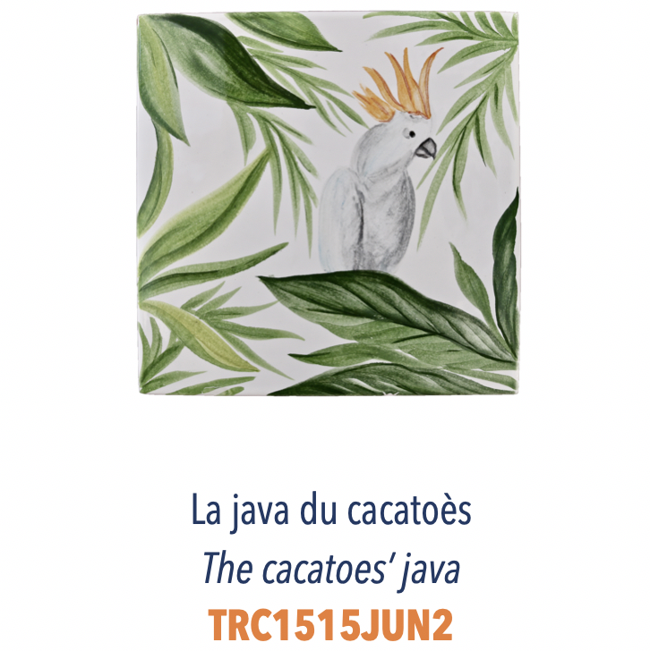 Carreau de faience peint à main par une artiste céramiste en France Motif Java du Cacatoès