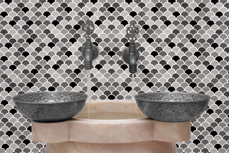 Salles de bains avec mur en mosaïque écailles de poisson en grès cérame émaillé dans les tons gris