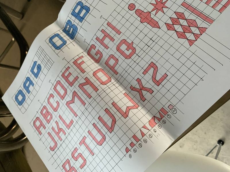 Calepinage des lettres avec les carreaux Alphabet