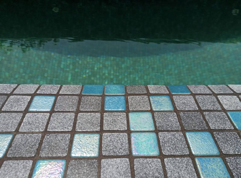 Piscine en mosaïque Gris Explosif 2,5 cm