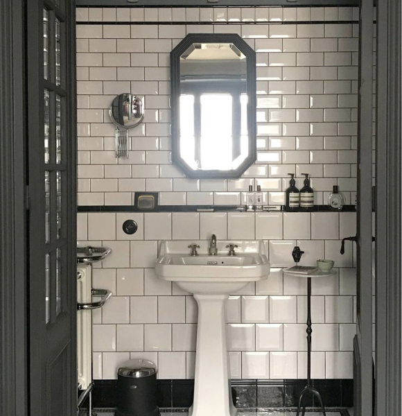 Salle de bains Art Deco avec carreaux en 15x15cm