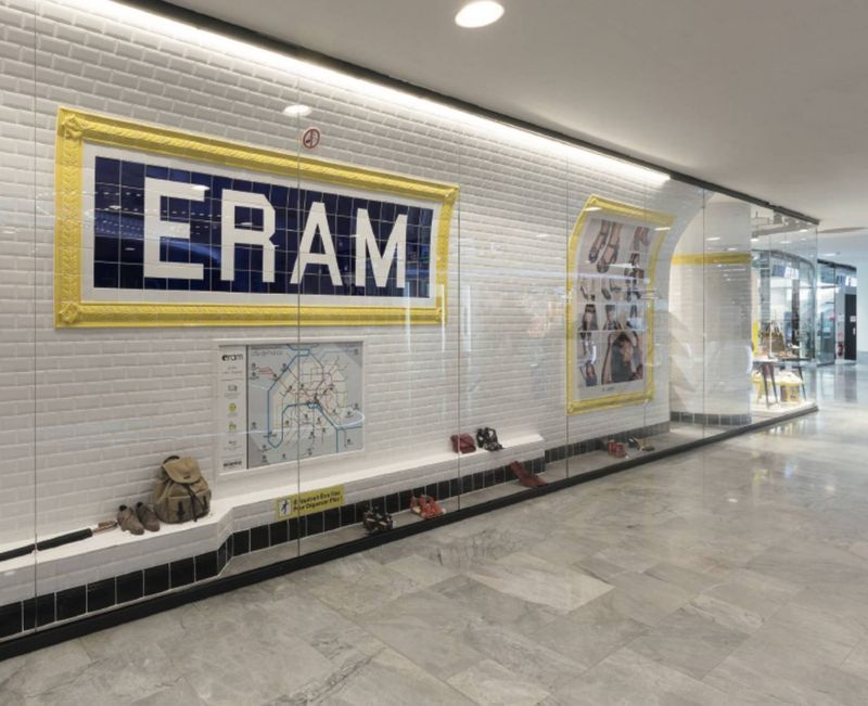 Vitrine de magasin en carreaux Metro et carreaux sur mesure et marquage personnalisé