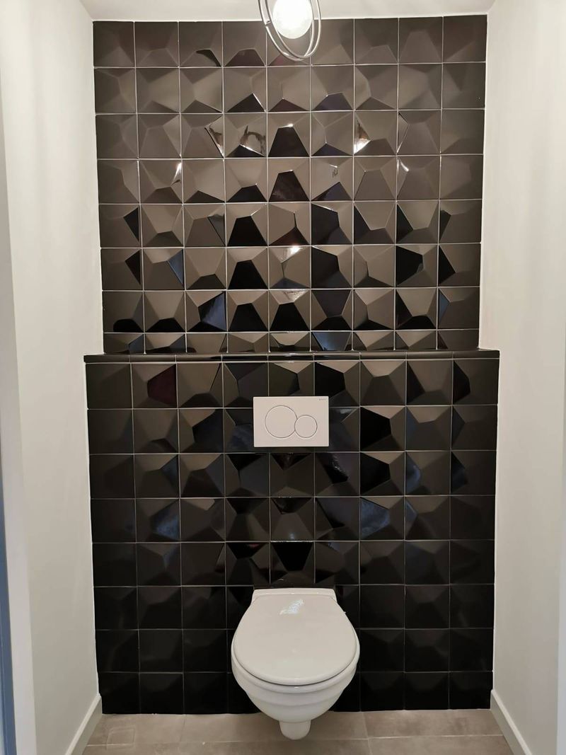 Mur derrière Toilettes en carreaux relief 3D Fuji Noir Brillant